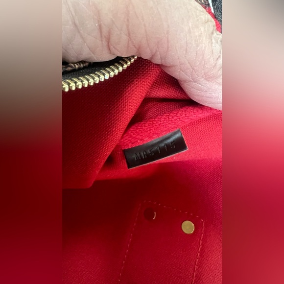 Authentic Louis Vuitton Eva Damier Ebene clutch. Like New Condition! - Picture 4 of 9